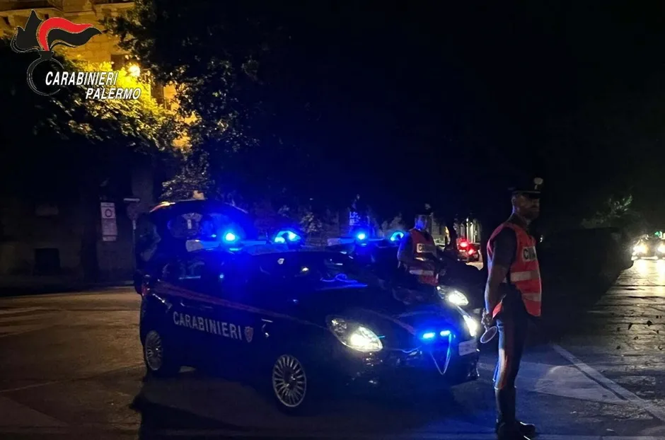 Palermo, in un rudere abbandonato i carabinieri trovano droga e uno scooter rubato